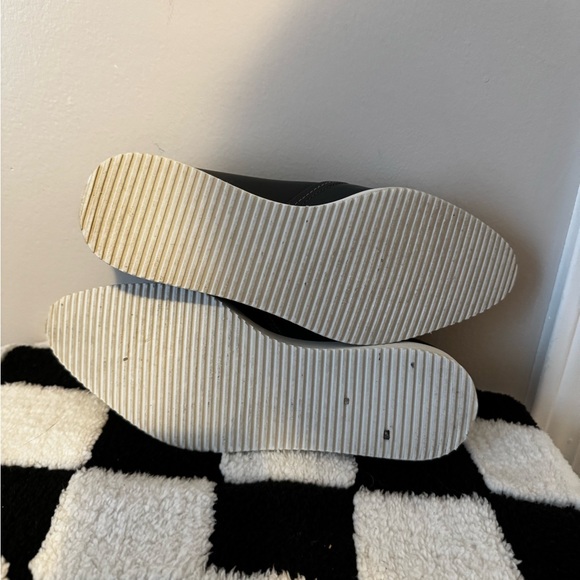 Everlane Black Leather Slip-On Loafers - Picture 7 of 9